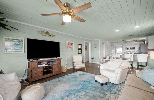 North Topsail Beach House | Kokomo #105 - Quintessential Oceanfront Cottage w/Private Beach Access!
