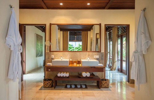 Melayang Resort | Komaneka at Tanggayuda
