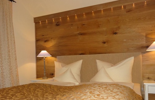 Aschach Apartment | Komfort Suite, 93qm, 2 Schlafzi., Sep. Wohnraum, 2 Balkone, Bad und Dusche, sep. WC