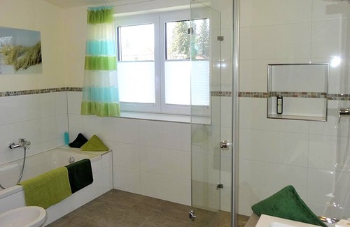 Aschach Apartment | Komfort Suite, 93qm, 2 Schlafzi., Sep. Wohnraum, 2 Balkone, Bad und Dusche, sep. WC