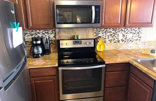 Historic Kailua Village Condo | KONA ALII 306 OCEANFRONT CONDO, 1 BDRM 2 BTH, AMAZING VIEW IN THE HEART OF KONA