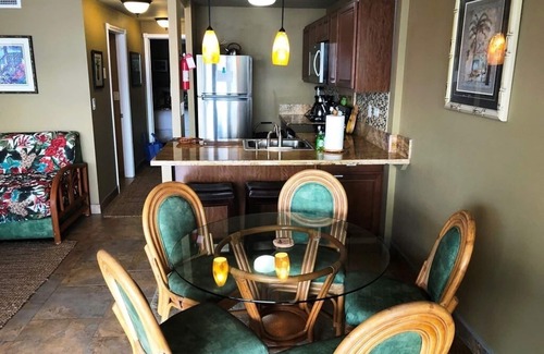Historic Kailua Village Condo | KONA ALII 306 OCEANFRONT CONDO, 1 BDRM 2 BTH, AMAZING VIEW IN THE HEART OF KONA