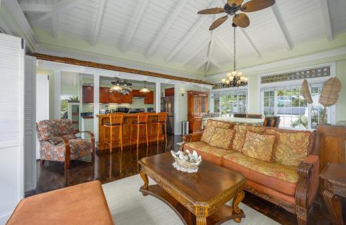 Historic Kailua Village Apartment | Kona Penthouse 2 Bedroom, Relax and Unwind Aloha Style