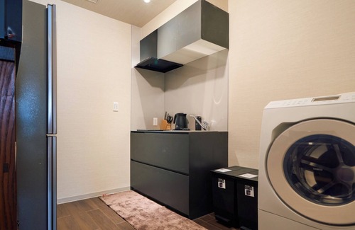 Minato House | KONJAKUSO Osaka TempozanSHOHAKU Pine Tree /Osaka Ōsaka