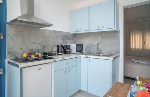 Ormos Koumeikon Hotel | Kontemare Seascape