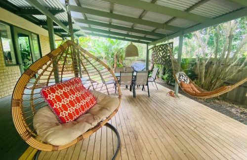 South Golden Beach House | Kookaburras at South Golden - 9min walk to idyllic beach