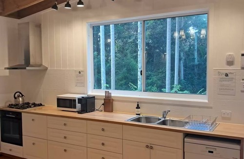 Springbrook House | Kookaburras Springbrook- Cosy Romantic Rainforest Cottage -waterfalls, fireplace