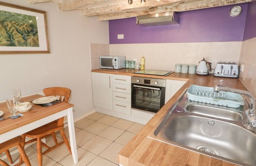 Brecon Cottage | KOOKY COTTAGE, pet friendly, with open fire in Brecon