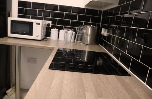 Everton Apartment | Kop View Room 4 - for 4 Guests Near Anfield Stadium