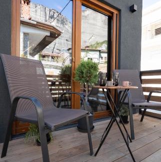 Kalambaka House | Korifes Meteora lithari 01