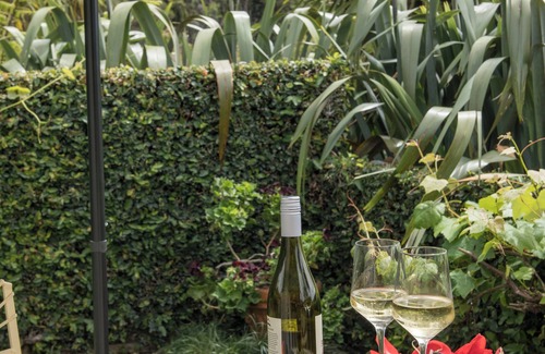 Whangateau Apartment | Kotare Studio Touch of Tuscany in Matakana