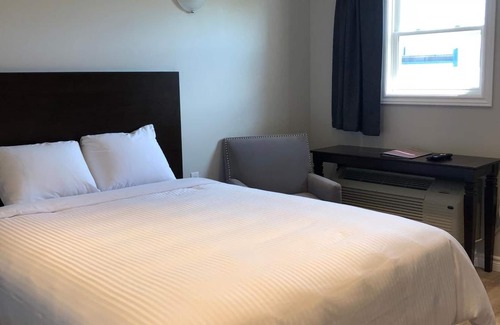 Little Bras d'Or Hotel | Kow's Inn