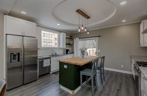 Latonia House | Kozy Korners: Homey, Walkable, 1 mile to DT Cincy!