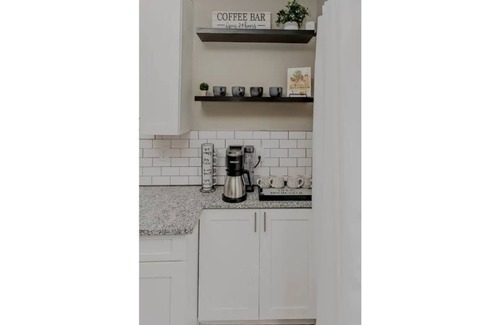 Latonia House | Kozy Korners: Homey, Walkable, 1 mile to DT Cincy!