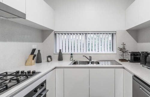 Homebush West Apartment | Kozyguru | Homebush West | 3 Bedroom Apt+Parking