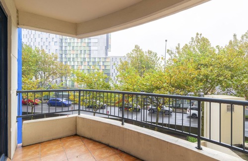 Redfern Apartment | Kozyguru | Redfern | Cozy Apt Near Train Station