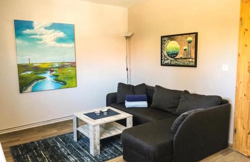 Schwabstedt Apartment | Kreatives Wohnen unter Reet ruhig und doch zentral