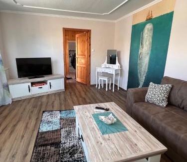 Schwabstedt Apartment | Kreatives Wohnen unter Reet ruhig und doch zentral