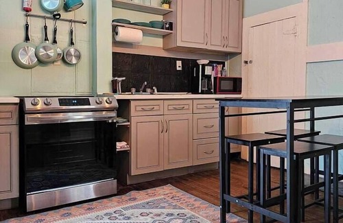 Cabbagetown Apartment | Krog St/E. ATL Beltline/Downtown, free parking, wifi, pet friendly, backyard