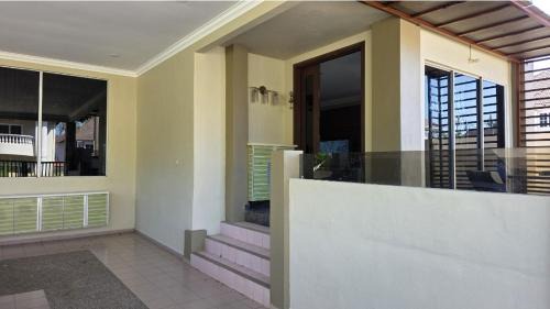 Teluk Cempedak Villa | Kuantan Tok Sira Spacious 5 Rooms Bangalow near Teluk Cempedak