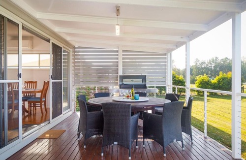 Broke House | Kulang Lodge with Plunge Pool and Heated Spa