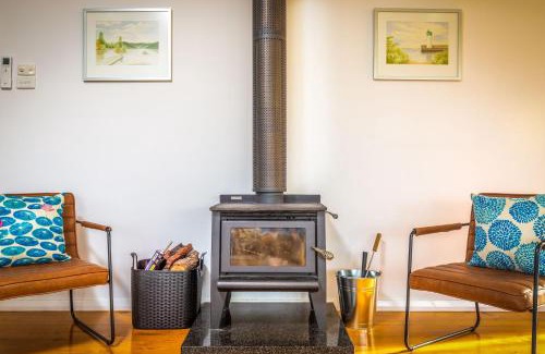 Broke House | Kulang Retreat in charming Broke with Large Swim Spa and games room suits up to 14 guests