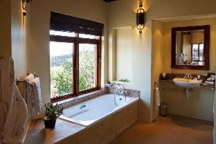 Blue Crane Route Cabin | Kuzuko Lodge