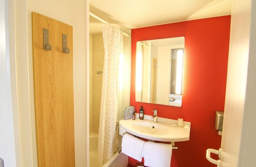 Chasseneuil-du-Poitou Hotel | Kyriad Direct Poitiers - Gare du Futuroscope