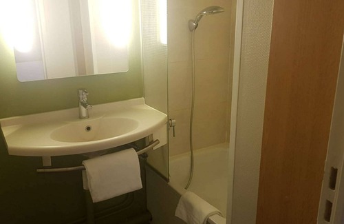 Chasseneuil-du-Poitou Hotel | Kyriad Direct Poitiers - Gare du Futuroscope