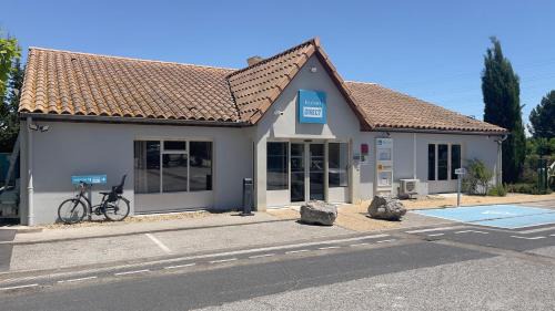 Saint-Jean-de-Vedas Hotel | Kyriad Direct Montpellier Saint Jean De Védas - La Peyrière