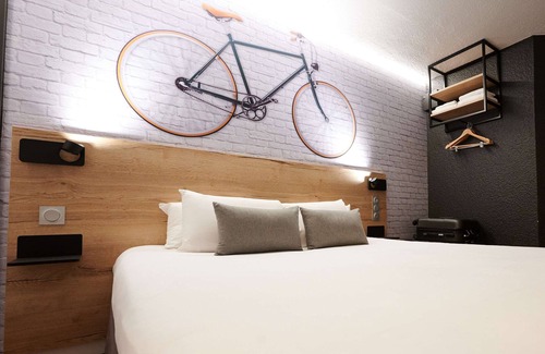 Laval Hotel | Kyriad Laval