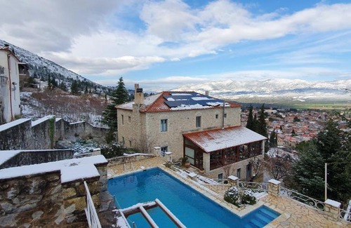 Amfiklia Hotel | Kyriaki Guesthouse & Suites