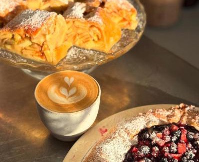 Golcuv Jenikov Bed & Breakfast | Kytky pod komínem