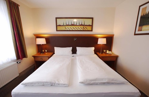 Luetjenburg Hotel | Lüttje Burg Hotel & Restaurant