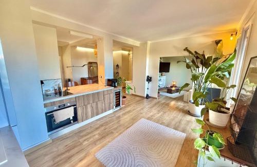 Croix de Pierre Apartment | L'Amazone - T2 Moderne - Croix de Pierre