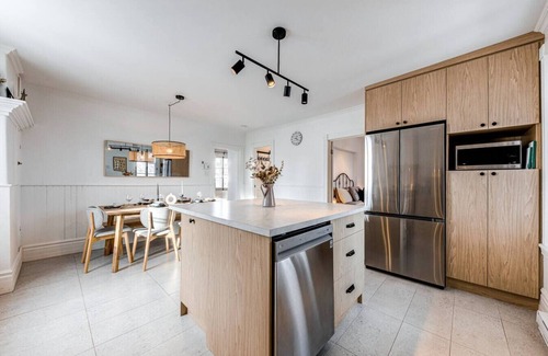 Quartier 5-4 Apartment | L'Ancestrale-3 bedroom-1.5 bathroom