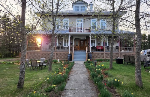 Saint-Marcel House | L'Ancien Presbytère de St-Marcel de L'Islet, bâtiment datant de 1882 (5 ch)