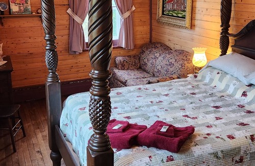 Saint-Marcel Bed & Breakfast | L'ancien Presbytère de St-marcel, une Évasion entre Forêts et Montagnes