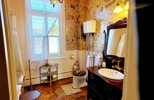 Saint-Marcel Bed & Breakfast | L'ancien Presbytère de St-marcel, une Évasion entre Forêts et Montagnes