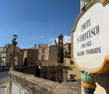 Caltagirone Apartment | L'Angolo della Piazza