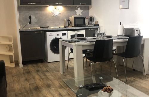 Blagnac Apartment | L'APPART'DE-GAULLE * PARK * STREETCAR * GARDEN * CHEK-IN * 24/24