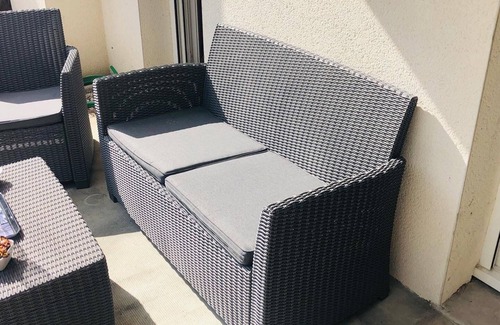 Blagnac Apartment | L'APPART'DE-GAULLE * PARK * STREETCAR * GARDEN * CHEK-IN * 24/24