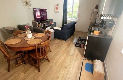 Avignon Apartment | L'Appartement- Studio LMS Radio Whole apartment 10 minutes' walk from Avignon