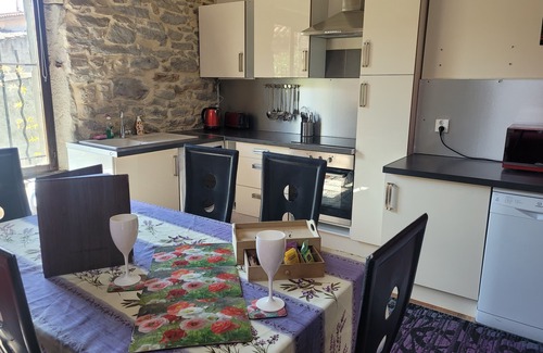 Azille Apartment | L'Appartment Deluxe,Games room, Wi-Fi, UKTV, Private roof terrace, spa Pool