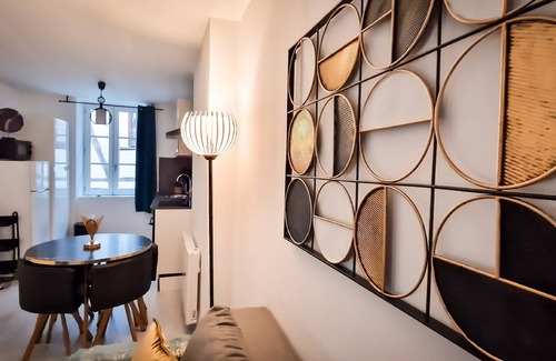 Villefranche-de-Rouergue Apartment | L'art Déco 3 Wifi,netflix,disney+coeur de Bastide
