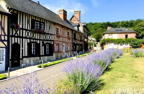 Le Bec-Hellouin Bed & Breakfast | L'Atelier de Tess