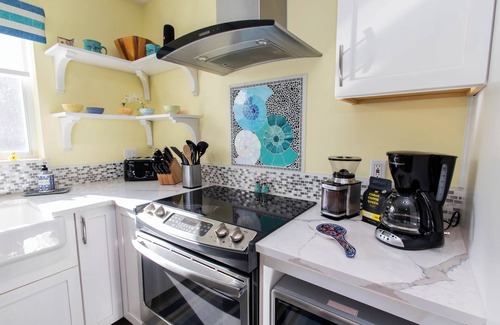 White St. Gallery House | L'Attitude Adjustment | 3 Bed, 2 Bath with pool in Key West