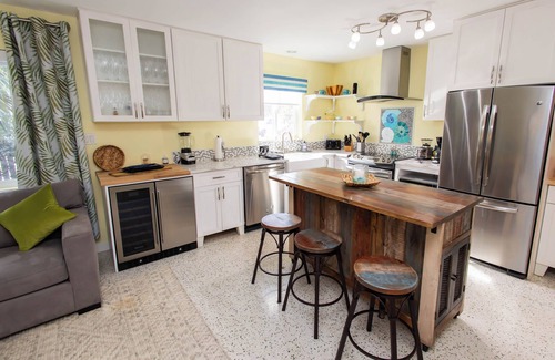 White St. Gallery House | L'Attitude Adjustment | 3 Bed, 2 Bath with pool in Key West