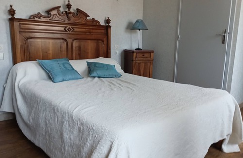Roannes-Saint-Mary Hotel | L'auberge d'Isy