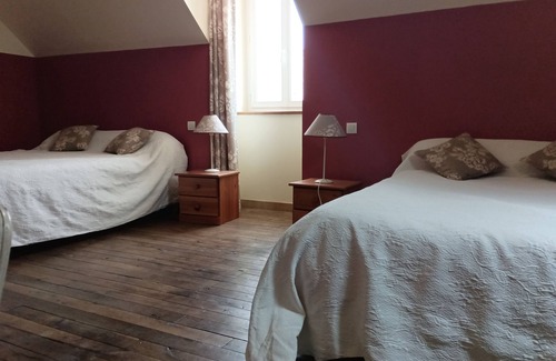 Roannes-Saint-Mary Hotel | L'auberge d'Isy